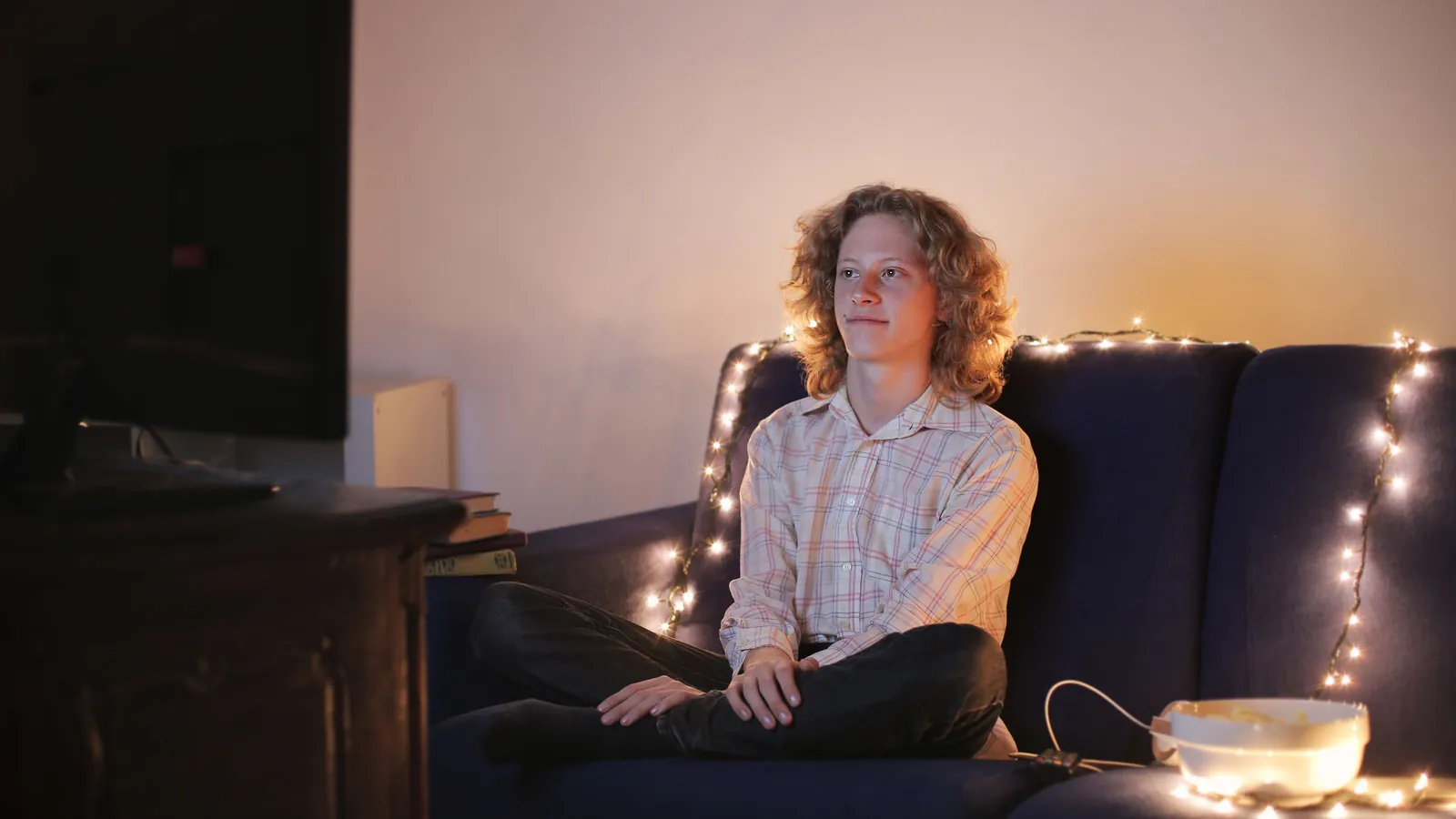 Kveldskos i sofaen med lysslynge
